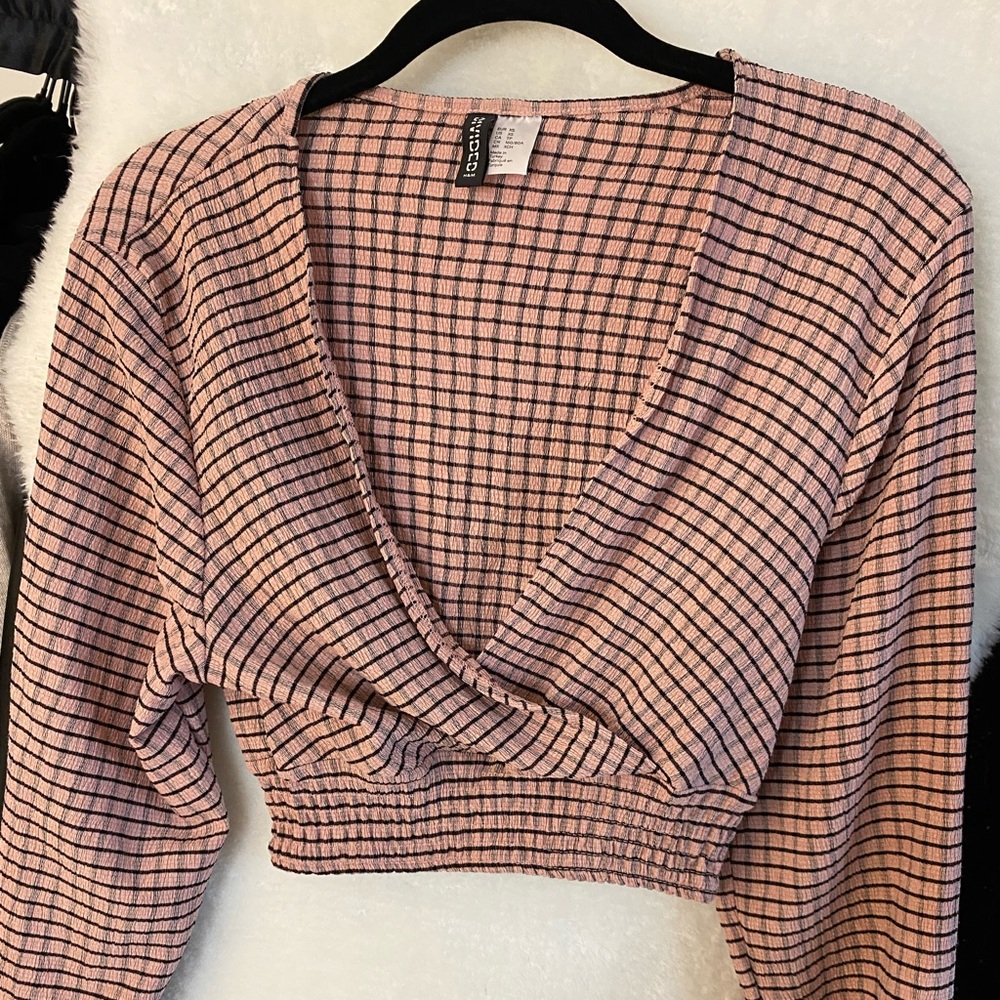 Cropped pink and black blouse with waist enhancing shape